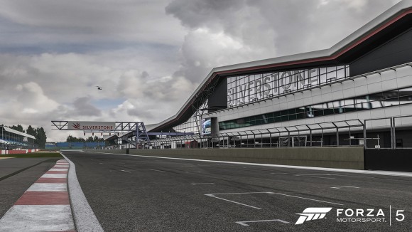 Forza5_Silverstone_01_WM