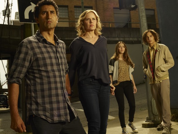 Cliff Curtis as Travis, Kim Dickens as Madison, Alycia Debnam Carey as Alicia and Frank Dillane as Nick - Fear the Walking Dead _ Season 1, Gallery - Photo Credit: Frank Ockenfels 3/AMC